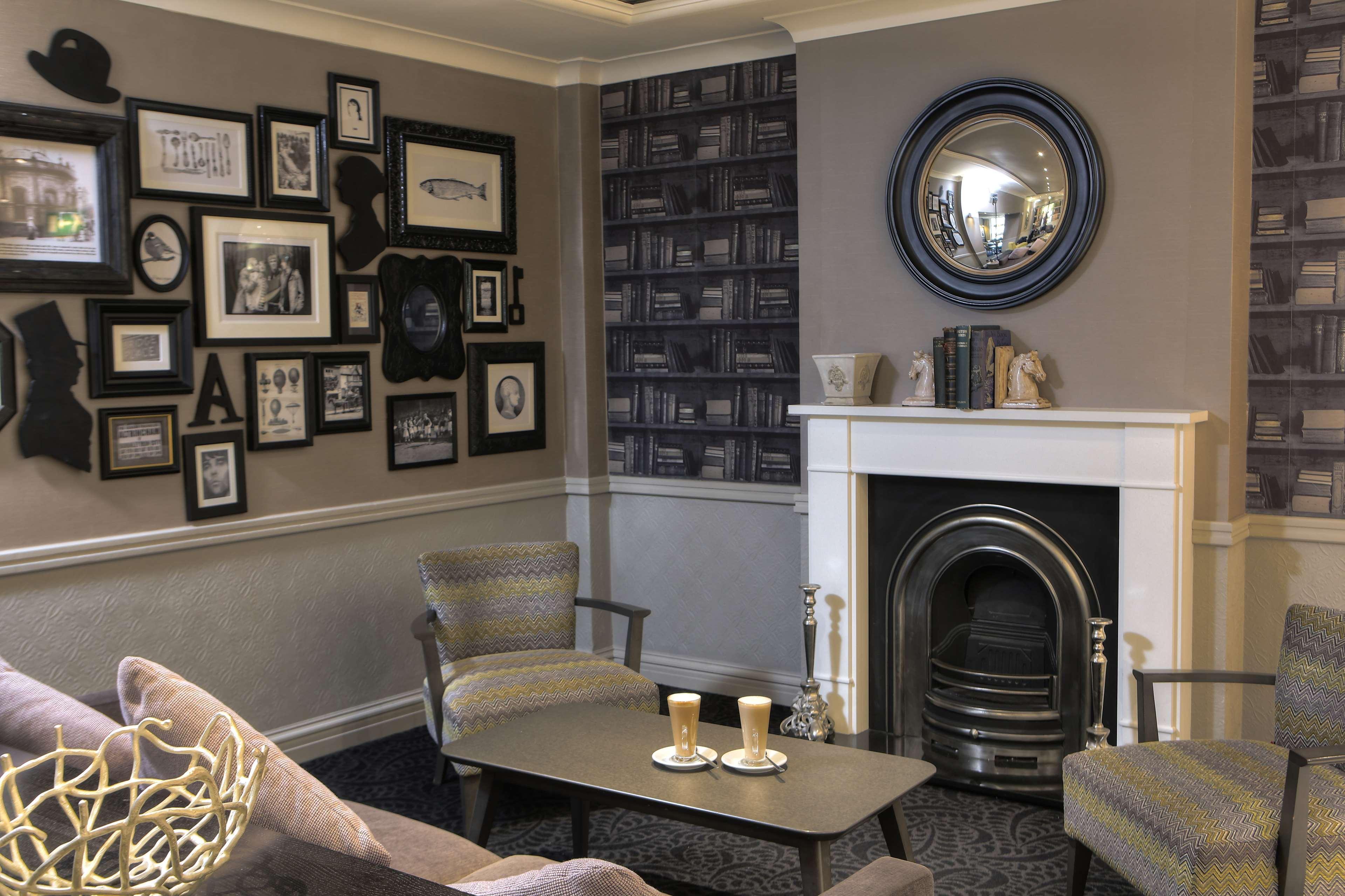 Cresta Court Hotel Altrincham Esterno foto