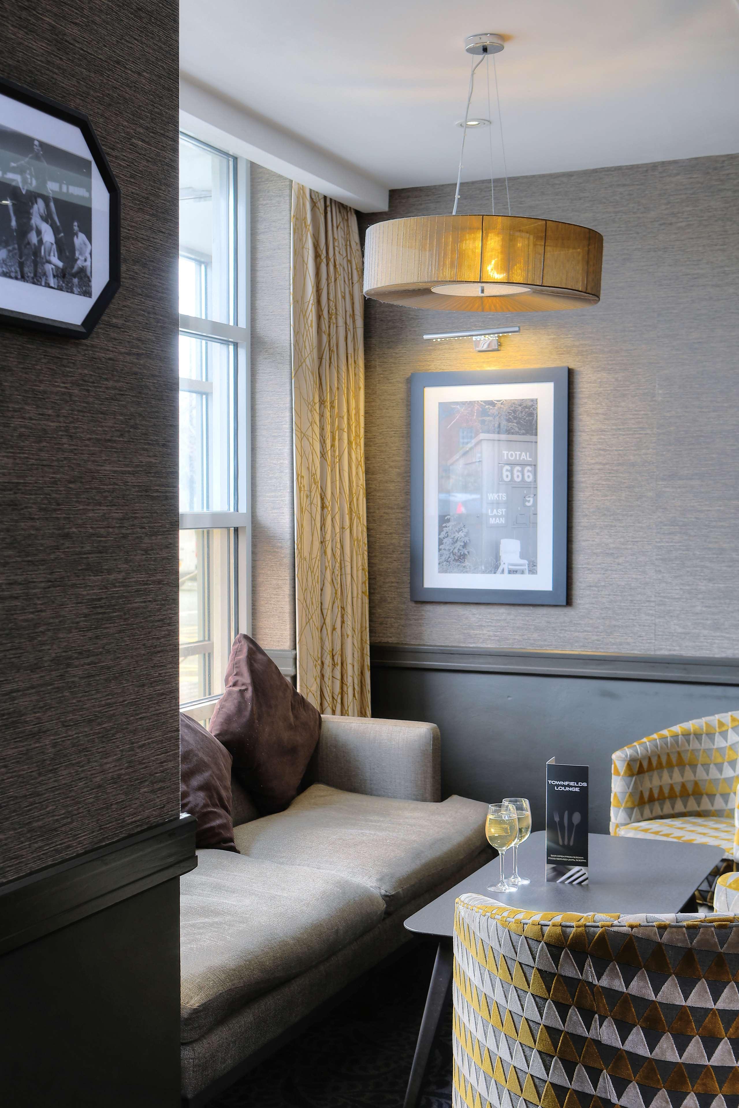 Cresta Court Hotel Altrincham Esterno foto