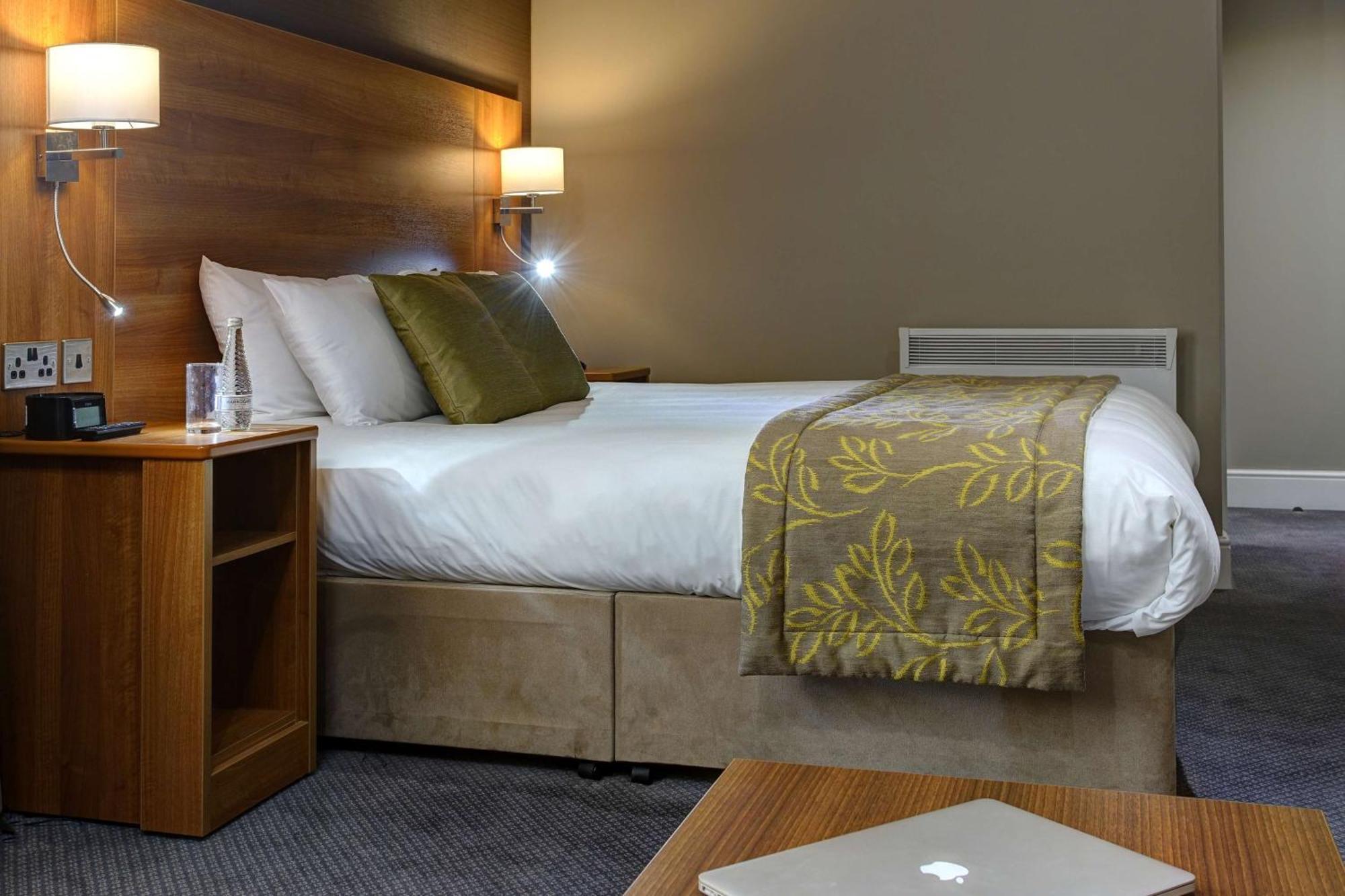 Cresta Court Hotel Altrincham Esterno foto