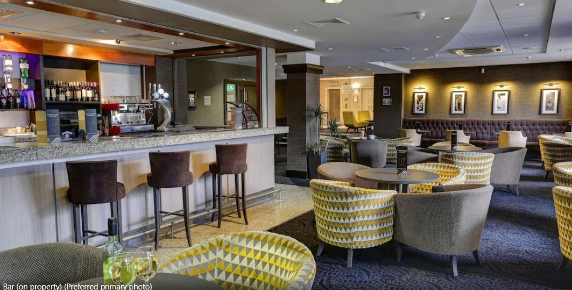 Cresta Court Hotel Altrincham Esterno foto