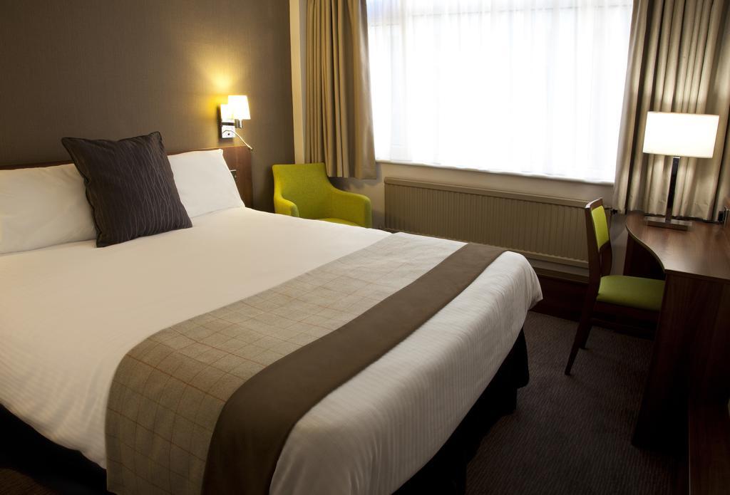 Cresta Court Hotel Altrincham Esterno foto