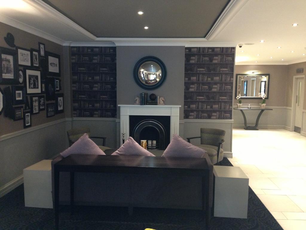 Cresta Court Hotel Altrincham Esterno foto